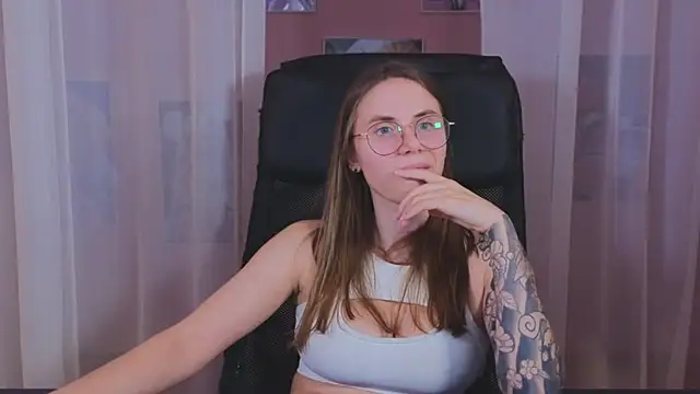 Snapshot of _AnnaStark_ chatting on 03.14.25 AnnaStark online show from 03.14.25