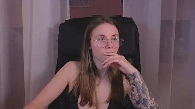 Snapshot of _AnnaStark_ chatting on 03.15.25 AnnaStark online show from 03.15.25