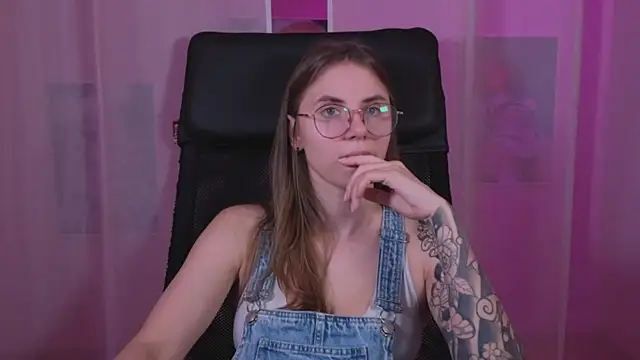 Snapshot of _AnnaStark_ chatting on 03.15.25 AnnaStark online show from 03.15.25