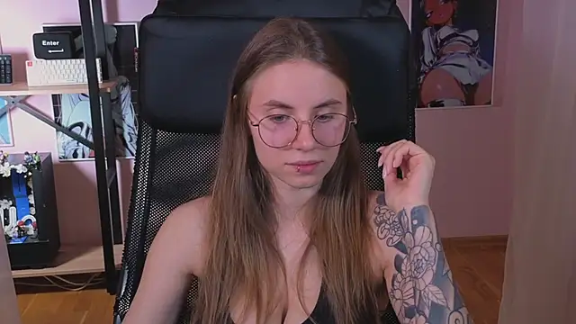 Snapshot of _AnnaStark_ chatting on 09.10.25 AnnaStark online show from 09.10.25