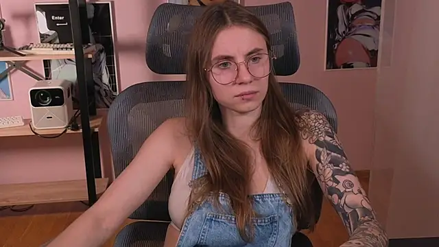 Snapshot of _AnnaStark_ chatting on 11.13.25 AnnaStark online show from 11.13.25