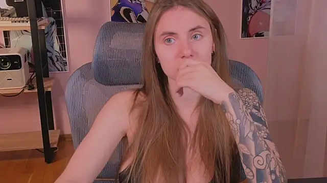 Snapshot of _AnnaStark_ chatting on 11.14.25 AnnaStark online show from 11.14.25