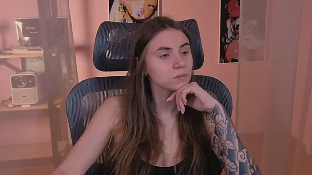 Snapshot of _AnnaStark_ chatting on 11.19.25 AnnaStark online show from 11.19.25