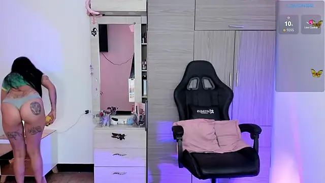 Lizzie corner v online show from 03.31.26