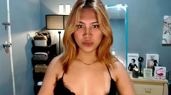 Snapshot of luxxy_grand chatting on 12.15.24 luxxy grand online show from 12.15.24