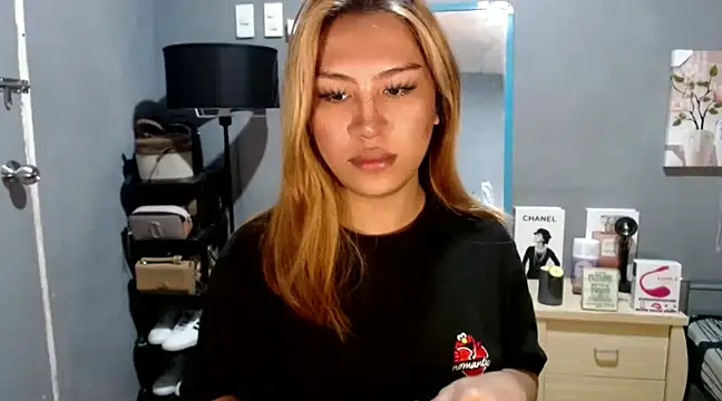 Snapshot of luxxy_grand chatting on 01.12.25 luxxy grand online show from 01.12.25