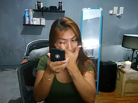 Snapshot of luxxy_grand chatting on 11.20.25 luxxy grand online show from 11.20.25