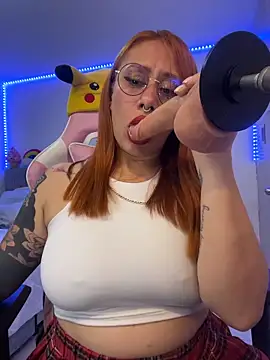 Snapshot of Luna_Paris_ chatting on 02.10.26 Luna Paris online show from 02.10.26