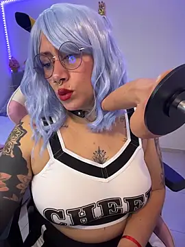 Snapshot of Luna_Paris_ chatting on 02.25.26 Luna Paris online show from 02.25.26