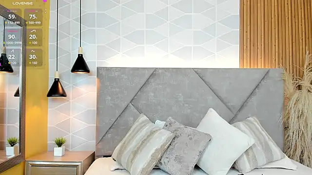 Snapshot of Sammy_Fit_ chatting on 11.29.25 Sammy Fit online show from 11.29.25