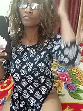 Snapshot of LunaRai chatting on 03.23.25 LunaRai online show from 03.23.25