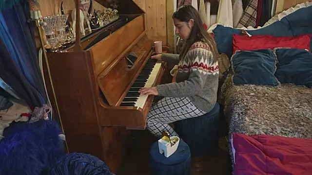 Snapshot of VanessaDoyle chatting on 11.22.25 VanessaDoyle online show from 11.22.25