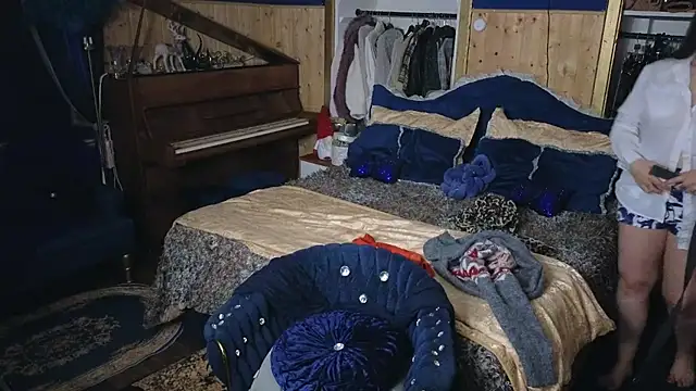 Snapshot of VanessaDoyle chatting on 12.15.25 VanessaDoyle online show from 12.15.25