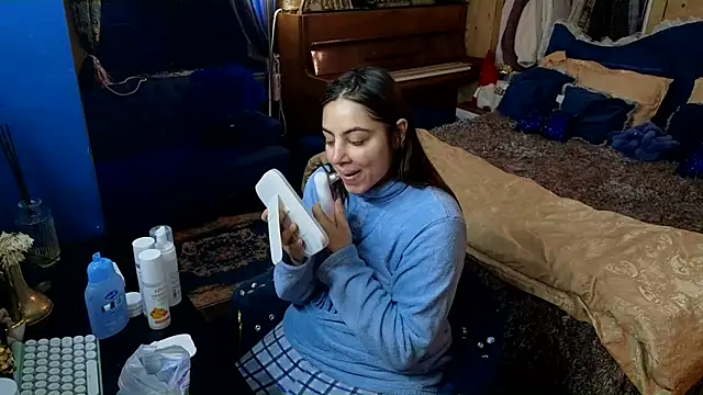 Snapshot of VanessaDoyle chatting on 12.16.25 VanessaDoyle online show from 12.16.25