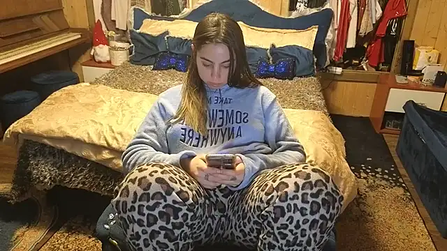 Snapshot of VanessaDoyle chatting on 12.17.25 VanessaDoyle online show from 12.17.25