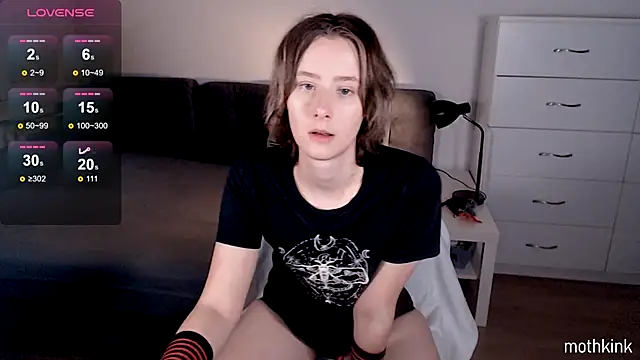 Snapshot of mothkink chatting on 11.06.25 mothkink online show from 11.06.25