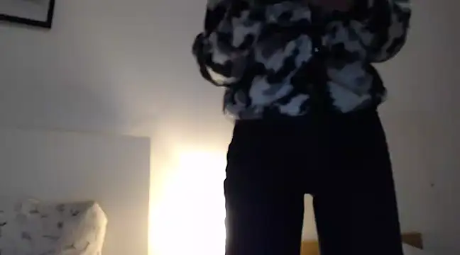 Snapshot of ocean_eyess_ chatting on 02.19.25 ocean eyess online show from 02.19.25