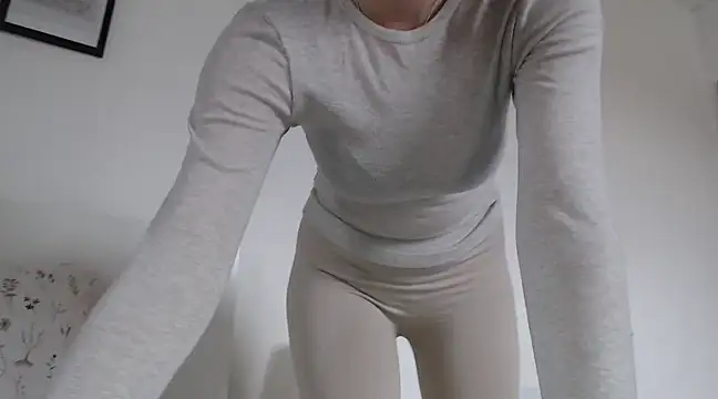 Snapshot of ocean_eyess_ chatting on 02.24.25 ocean eyess online show from 02.24.25