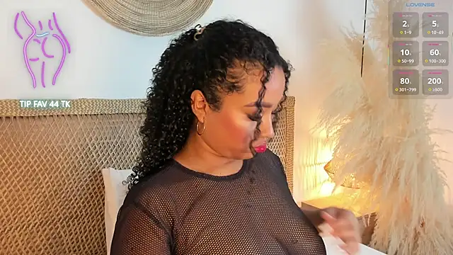 cloe 25 online show from 10.28.25