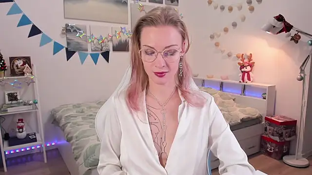 MissRightX online show from 12.10.24