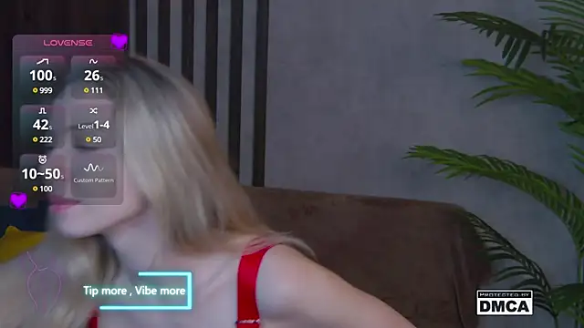 Snapshot of Holl1Would chatting on 01.27.25 Holl1Would online show from 01.27.25