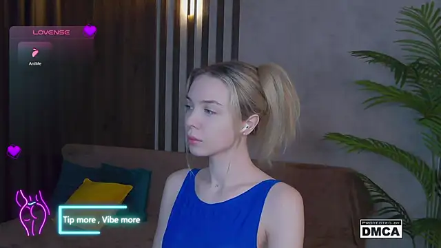 Snapshot of Holl1Would chatting on 01.28.25 Holl1Would online show from 01.28.25