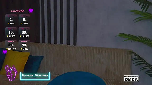 Snapshot of Holl1Would chatting on 01.28.25 Holl1Would online show from 01.28.25