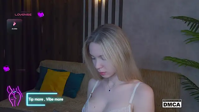 Snapshot of Holl1Would chatting on 01.29.25 Holl1Would online show from 01.29.25