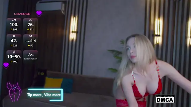 Snapshot of Holl1Would chatting on 02.13.25 Holl1Would online show from 02.13.25