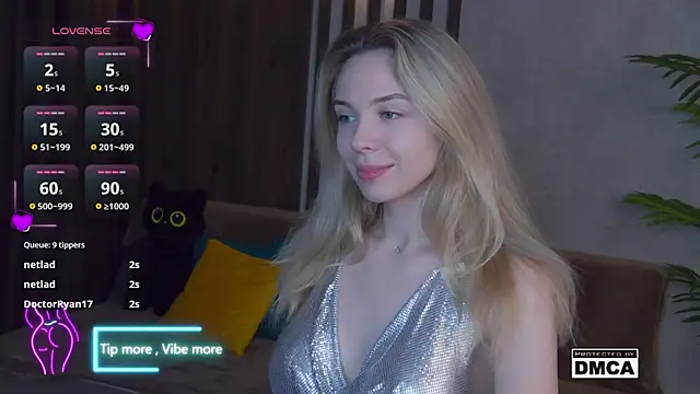 Snapshot of Holl1Would chatting on 02.14.25 Holl1Would online show from 02.14.25