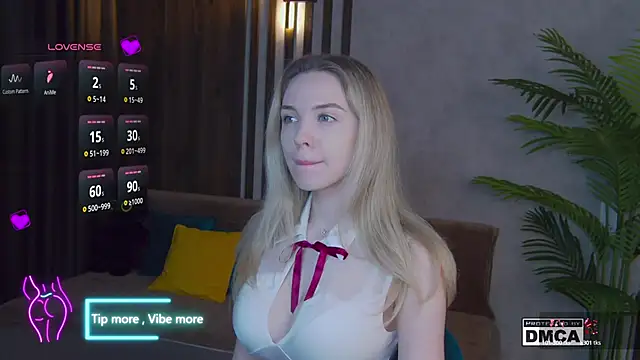 Snapshot of Holl1Would chatting on 02.23.25 Holl1Would online show from 02.23.25