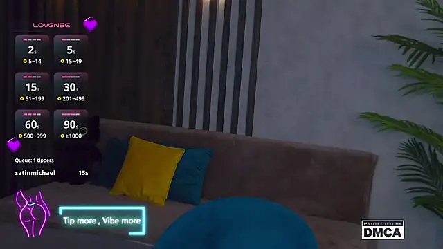 Snapshot of Holl1Would chatting on 02.26.25 Holl1Would online show from 02.26.25