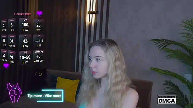 Snapshot of Holl1Would chatting on 03.02.25 Holl1Would online show from 03.02.25