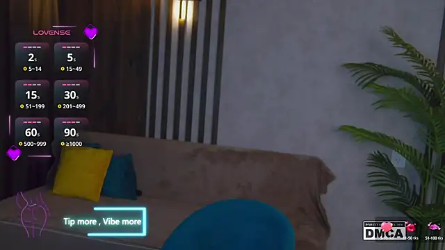 Snapshot of Holl1Would chatting on 03.14.25 Holl1Would online show from 03.14.25