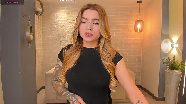 Snapshot of LexieWayne chatting on 02.21.26 LexieWayne online show from 02.21.26