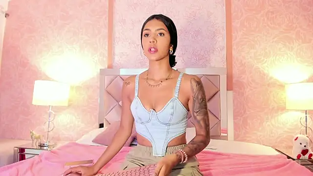 Snapshot of AntonellaRossi chatting on 09.11.25 AntonellaRossi online show from 09.11.25