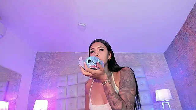 Snapshot of AntonellaRossi chatting on 11.10.25 AntonellaRossi online show from 11.10.25