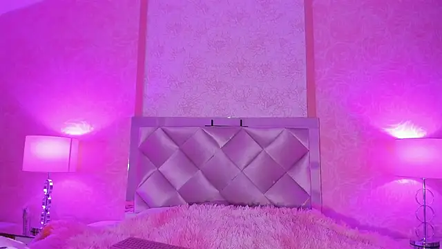 Snapshot of AntonellaRossi chatting on 11.24.25 AntonellaRossi online show from 11.24.25