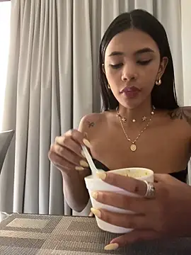 Snapshot of AntonellaRossi chatting on 03.27.26 AntonellaRossi online show from 03.27.26