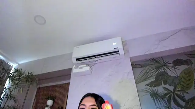 Snapshot of AntonellaRossi chatting on 05.29.26 AntonellaRossi online show from 05.29.26