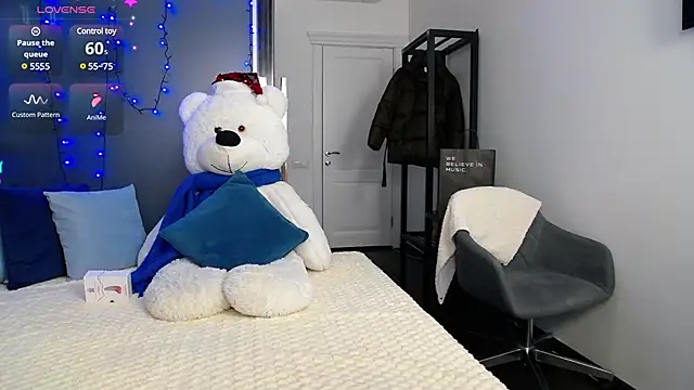 Snapshot of KateJonson chatting on 12.15.24 KateJonson online show from 12.15.24