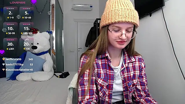 Snapshot of KateJonson chatting on 01.05.25 KateJonson online show from 01.05.25