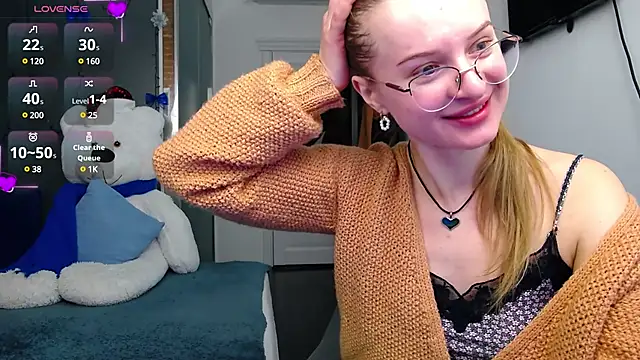 Snapshot of KateJonson chatting on 01.10.25 KateJonson online show from 01.10.25