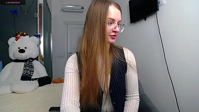Snapshot of KateJonson chatting on 02.10.25 KateJonson online show from 02.10.25