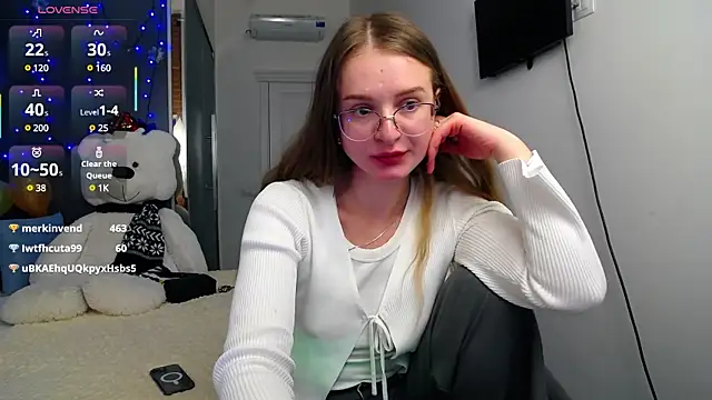 Snapshot of KateJonson chatting on 02.13.25 KateJonson online show from 02.13.25