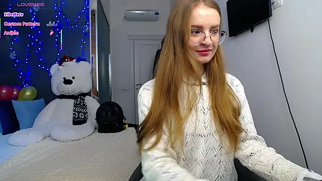 Snapshot of KateJonson chatting on 02.18.25 KateJonson online show from 02.18.25