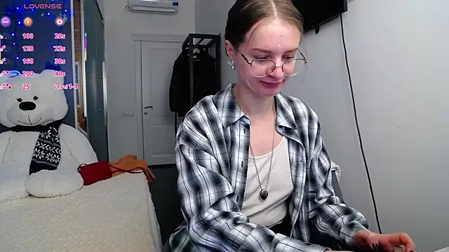 Snapshot of KateJonson chatting on 02.20.25 KateJonson online show from 02.20.25