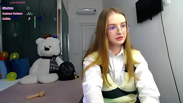 Snapshot of KateJonson chatting on 03.03.25 KateJonson online show from 03.03.25