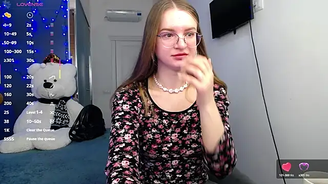 Snapshot of KateJonson chatting on 03.14.25 KateJonson online show from 03.14.25