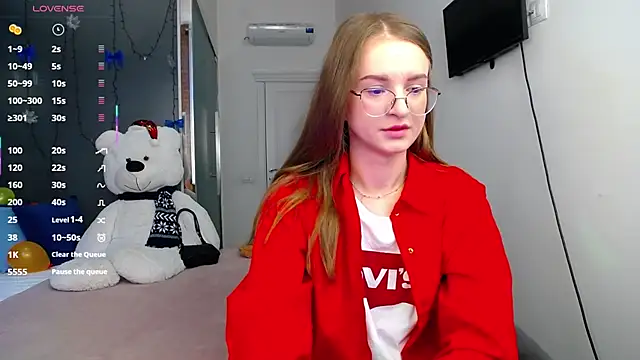 Snapshot of KateJonson chatting on 03.21.25 KateJonson online show from 03.21.25